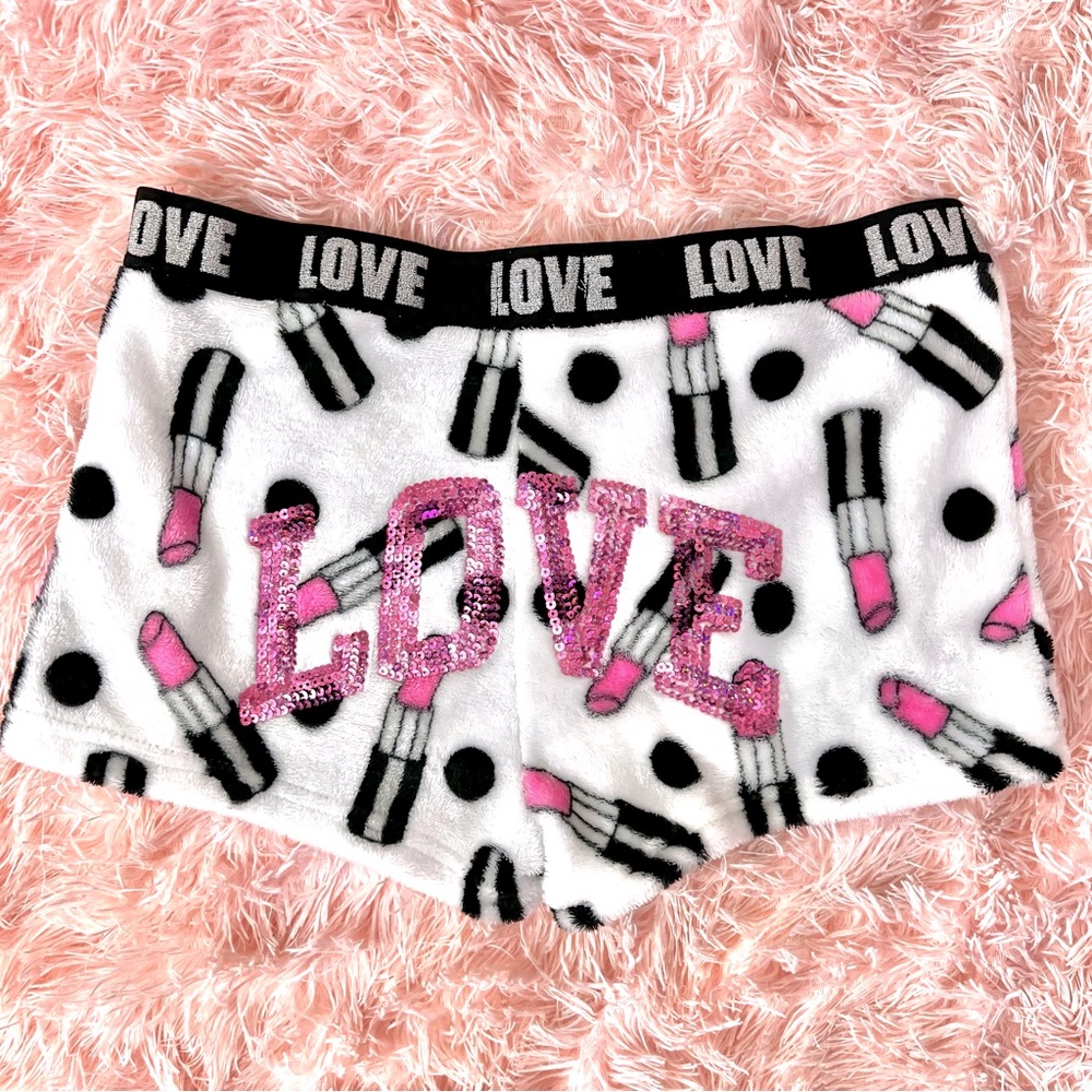 Lipstick shorts